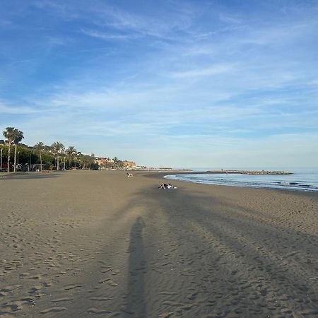 Apartamento Maui Beach En El Palo Malaga Bagian luar foto
