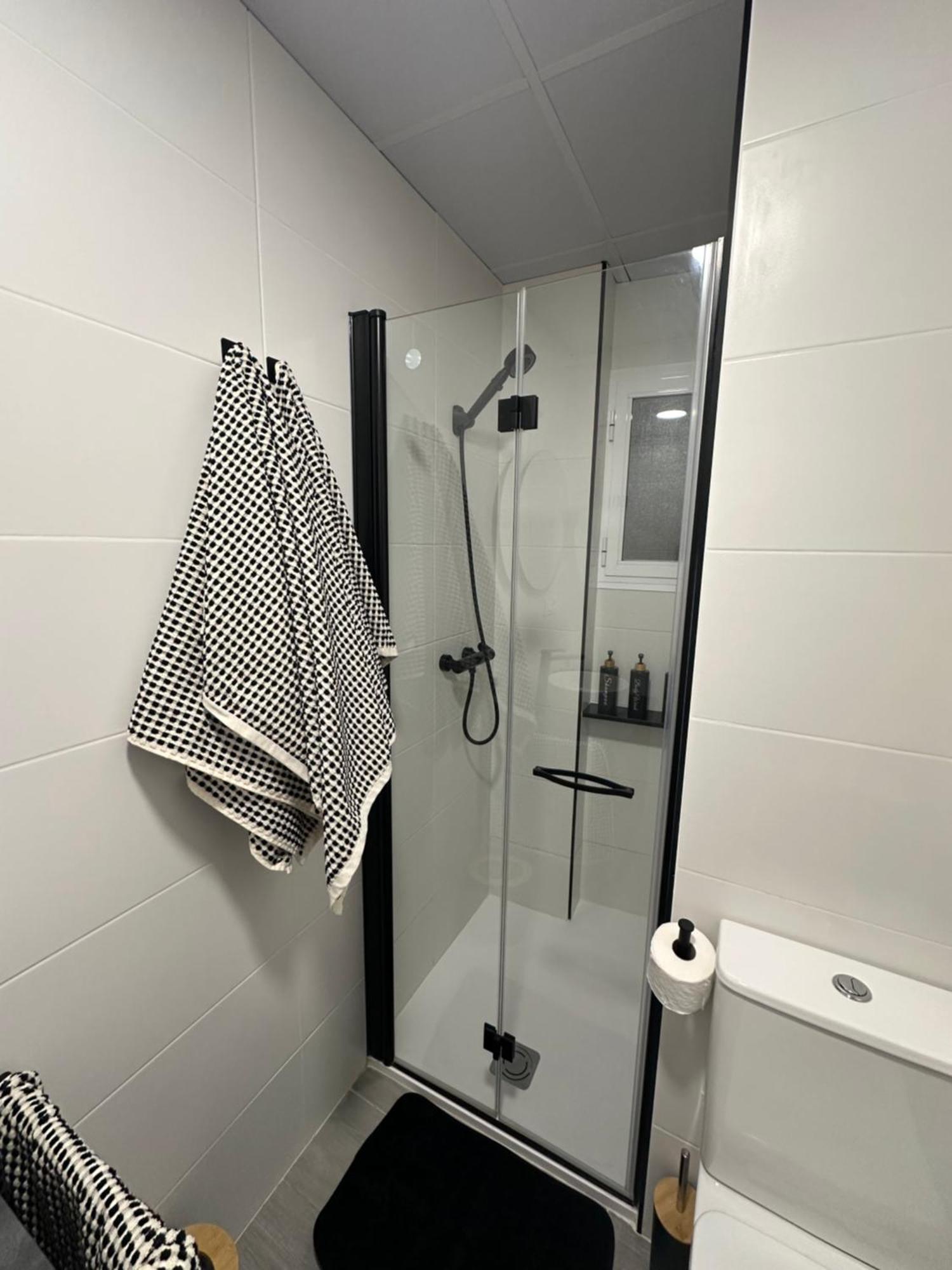 Apartamento Maui Beach En El Palo Malaga Bagian luar foto