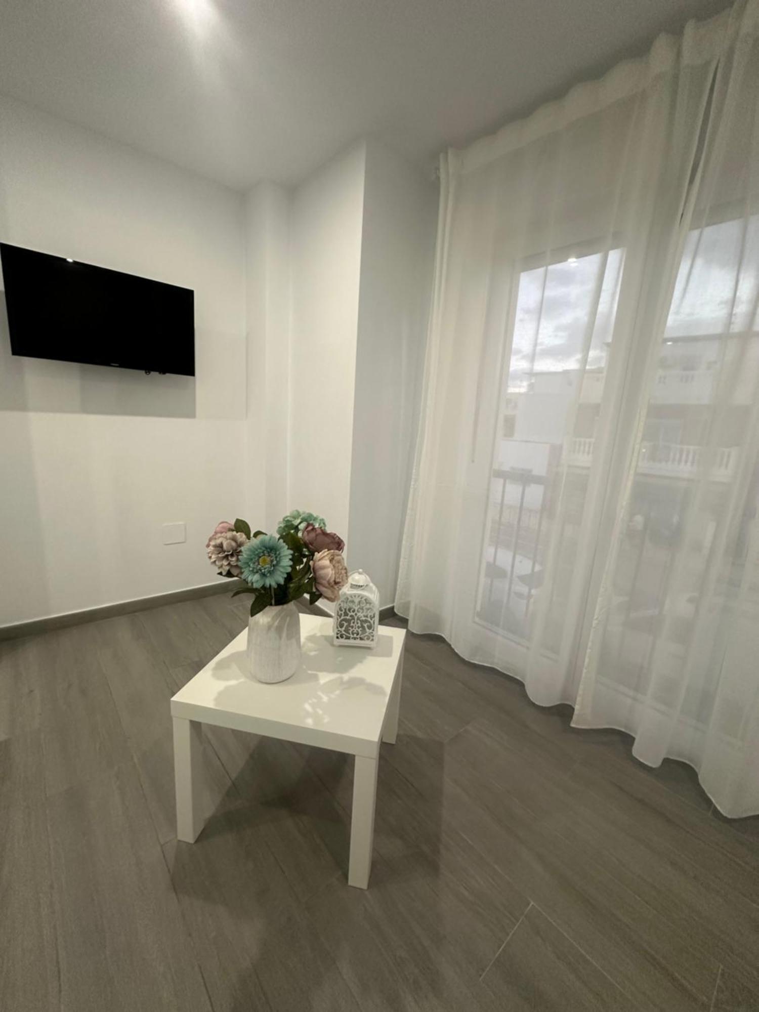 Apartamento Maui Beach En El Palo Malaga Bagian luar foto