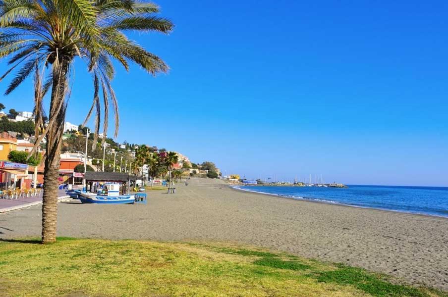 Apartamento Maui Beach En El Palo Malaga Bagian luar foto