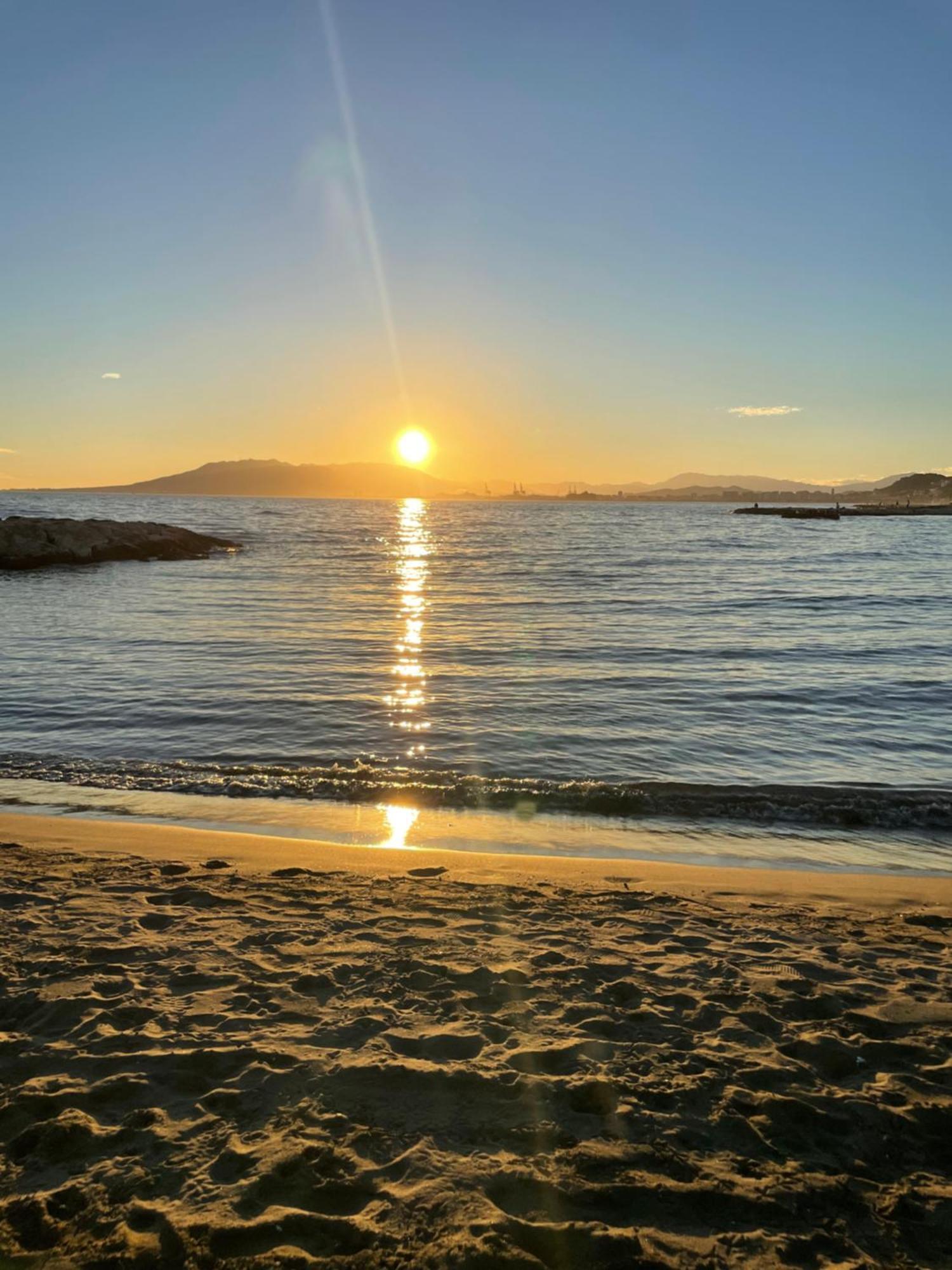 Apartamento Maui Beach En El Palo Malaga Bagian luar foto