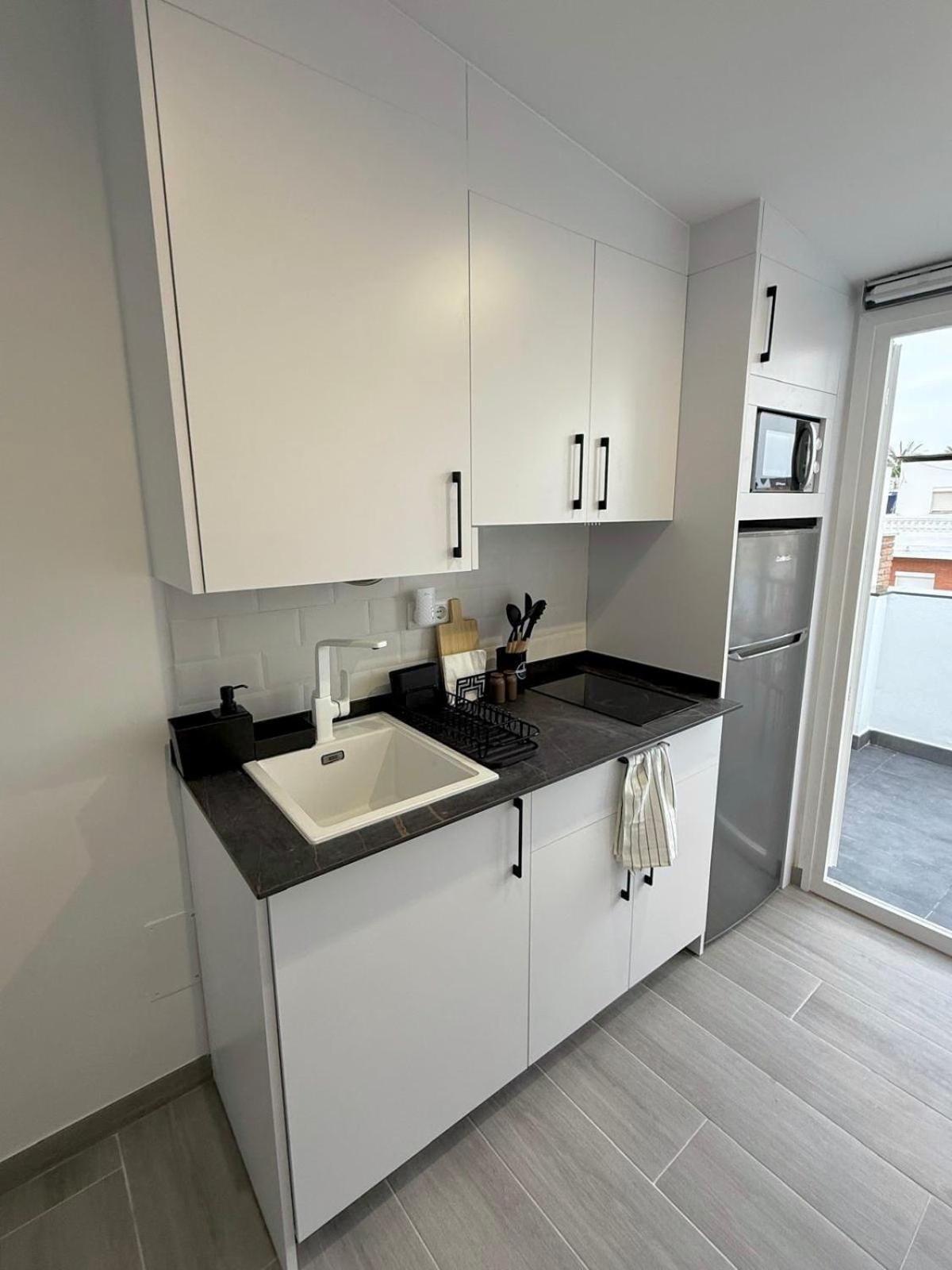 Apartamento Maui Beach En El Palo Malaga Bagian luar foto